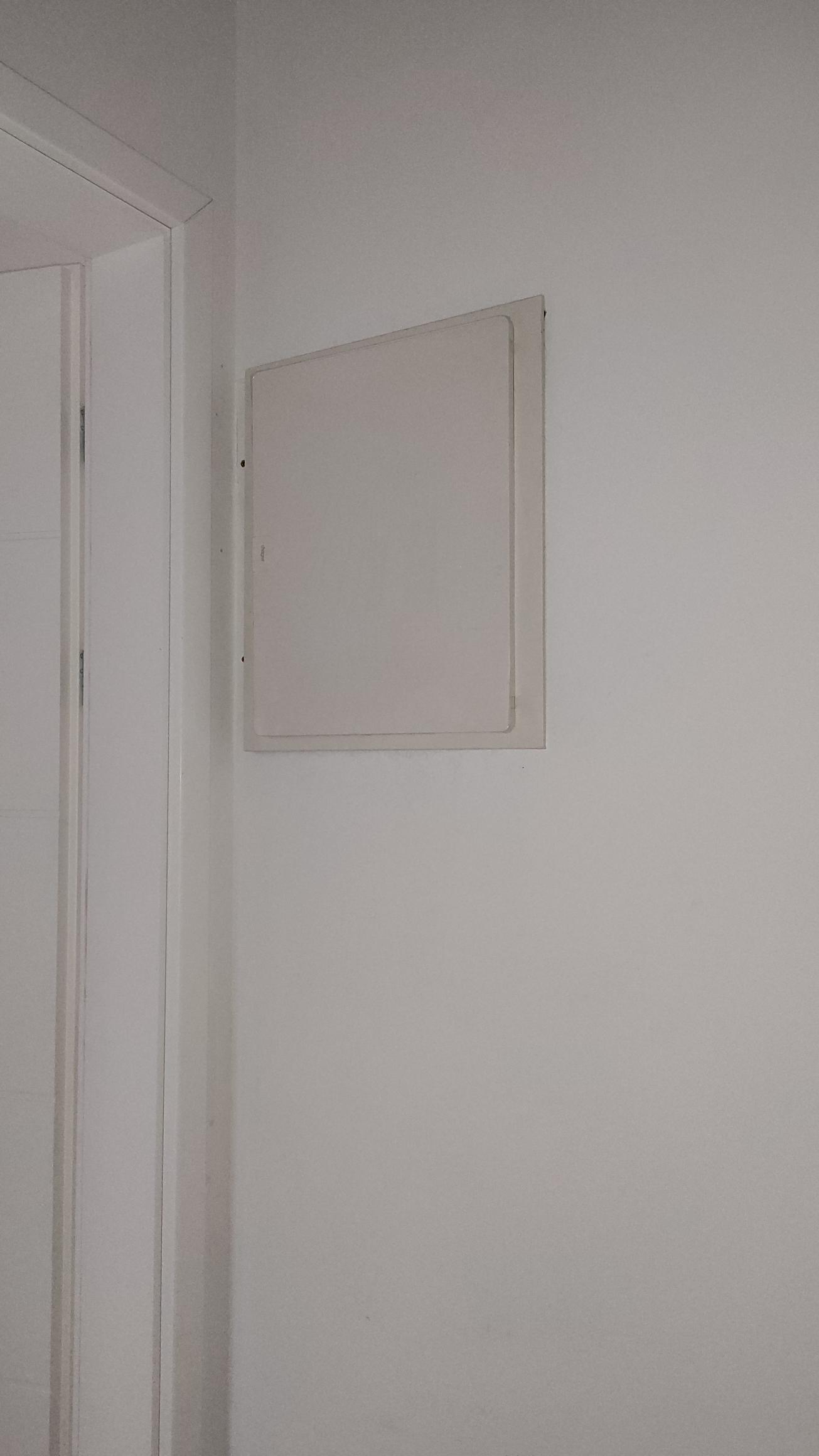 Lakáselosztó fedéllel lezárva átadás után